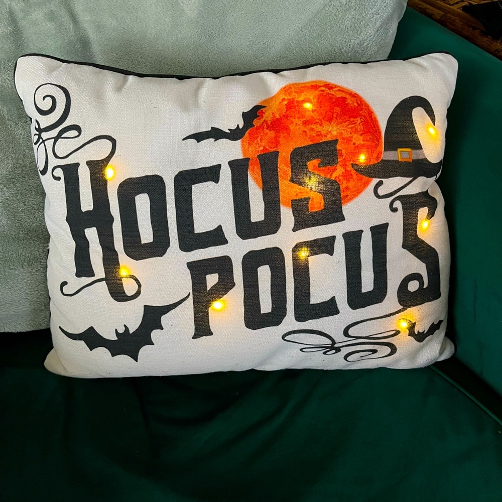 Disney’s Hocus Pocus light up pillow